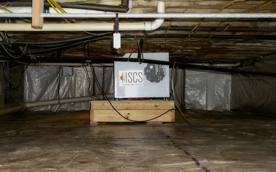 crawl space encapsulation with dehumidifier