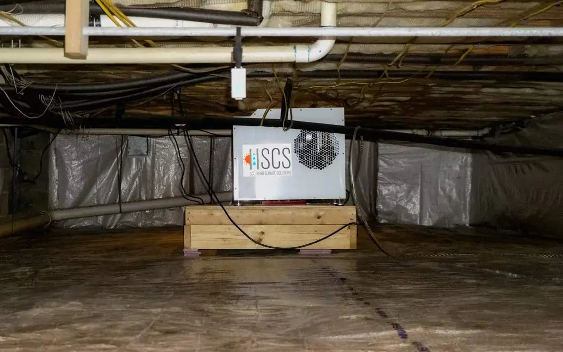 Crawl space encapsulation with a dehumidifier in Pensacola, FL