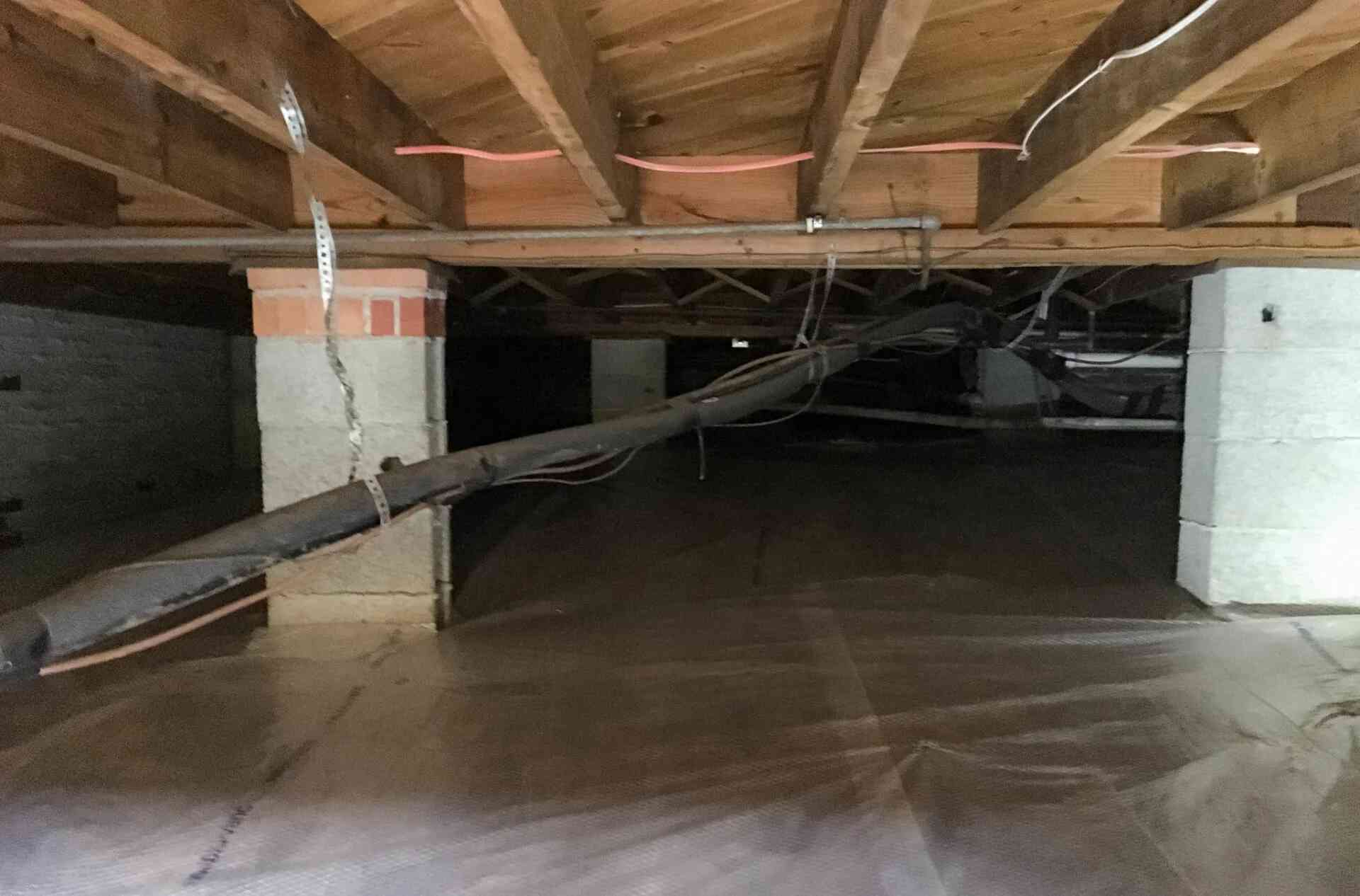 Crawl space encapsulation system with protective barrier installed in Pensacola, FL<br />
