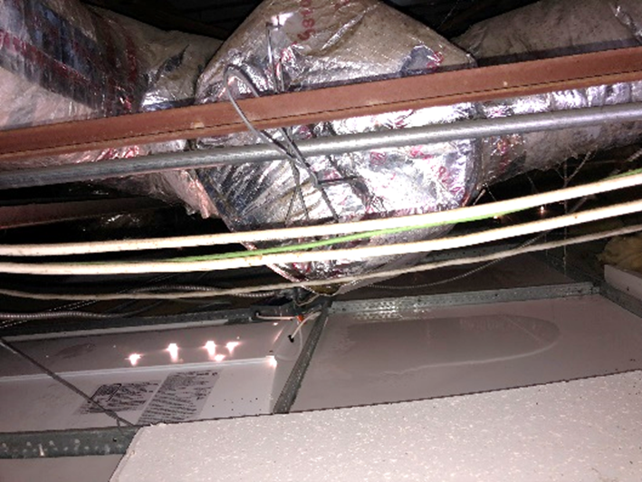 sweating duct in convenience store due to high humidity